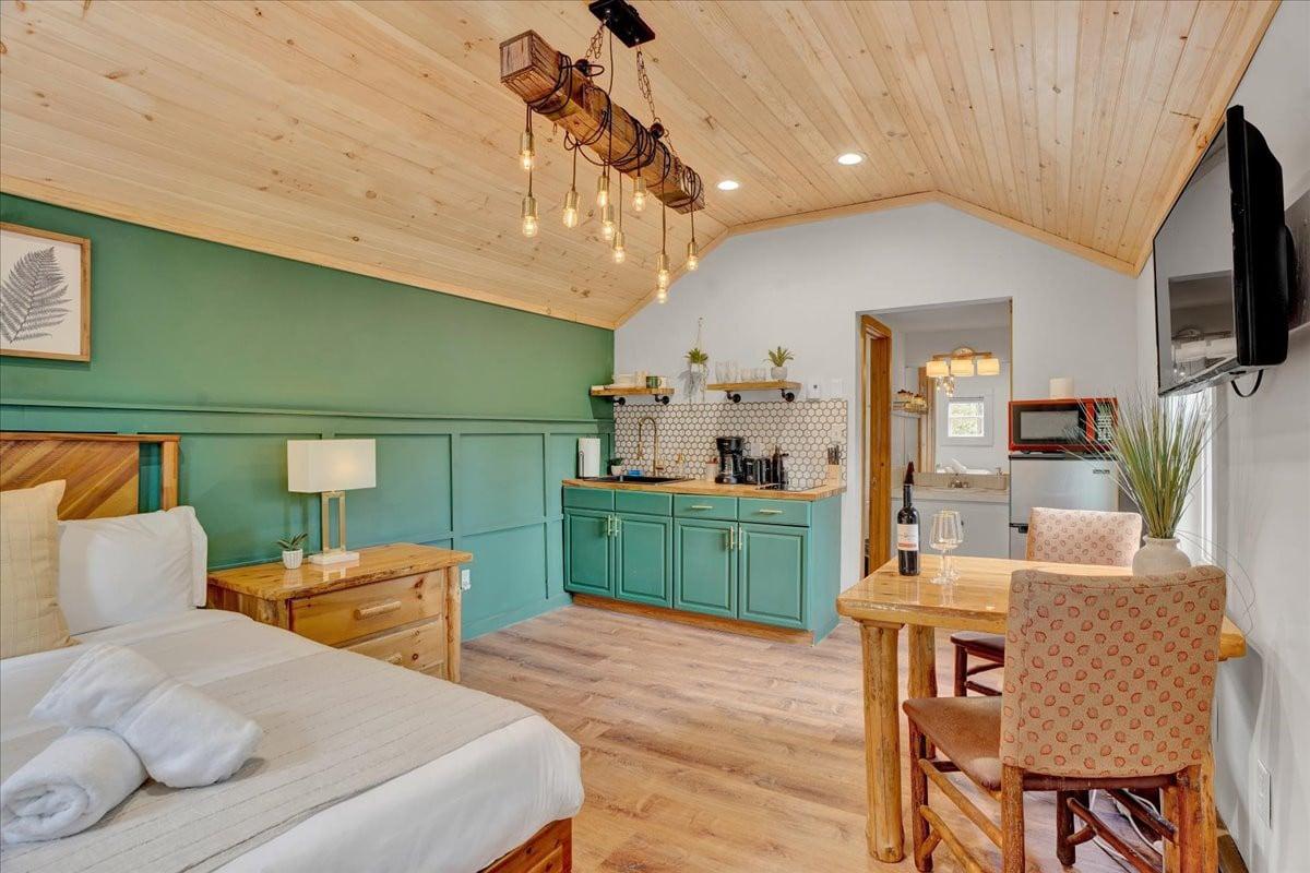 Elements Modern Cabin | Poconos Pickleball Firepit